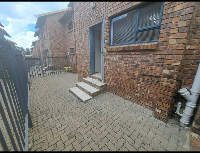 3 BEDROOM APARTMENT TO LET IN SUNSET PARK